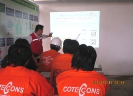 Hình 3 3 Một buổi họp phân tích an toàn theo công việc 3 1 5 Cải thiện công tác 2