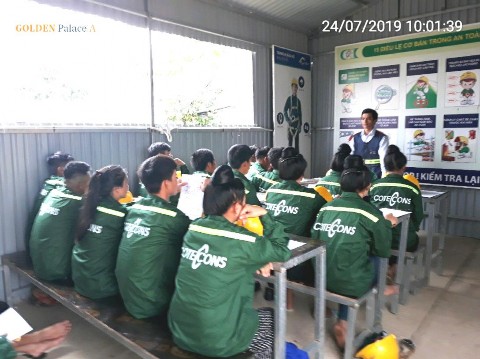 Hình 3 4 Một buổi huấn luyện an toàn công nhân mới Tất cả khách của công 3