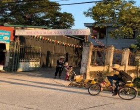 Hình 3 Trường mầm non xã Tản Hồng Hình 4 Nhà văn hóa thôn xã Tản Hồng Hình 5 3