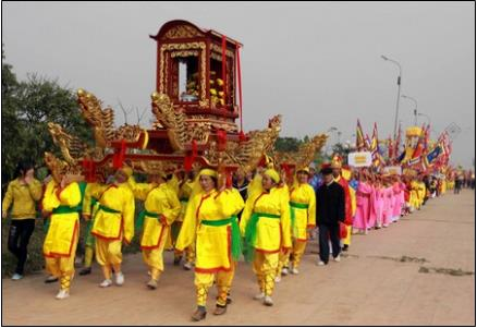 Hình 8 Lễ bái tế các vua Trần và cung nghinh nước thiêng tại Đền Hình 9 7