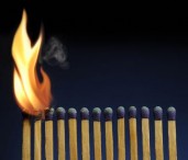 4 Phương pháp Ý TƯỞNG MỒI Một que diêm nhỏ đầu tiên có thể đốt cháy hàng 4