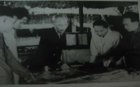 Ngày 6 12 1953 tại tỉn keo phú đình định hoá Hồ Chủ tịch chủ toạ hội nghị 2